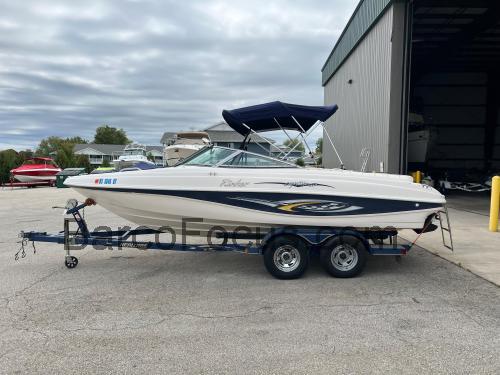 Rinker 212 CAPTIVA avaliação e ficha técnica